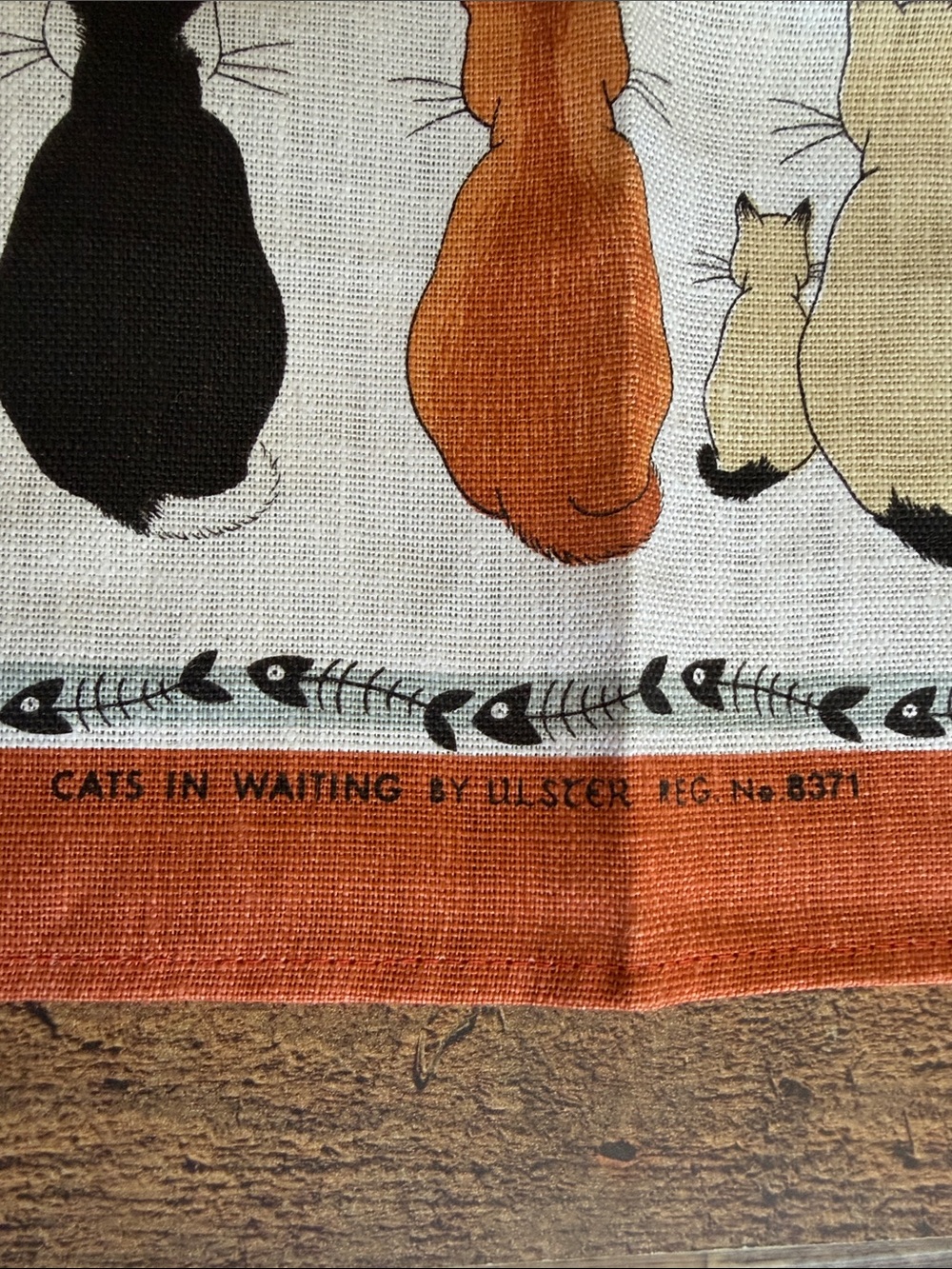Ulster “Cats in Waiting” Orange Irish Linen Tea Towel - Picture 3 of 10